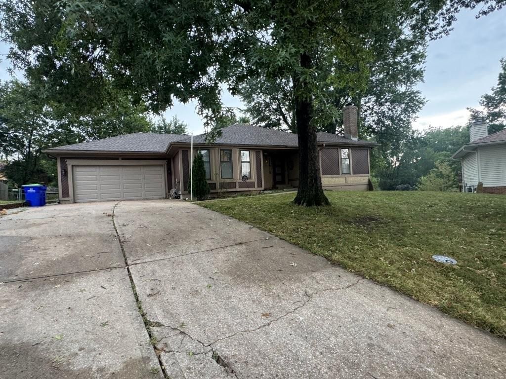 11915 W 49th Place, Shawnee, KS 66216
