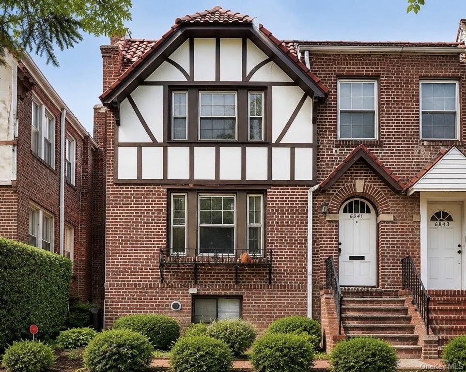 68-41 Dartmouth Street, Forest Hills, NY 11375