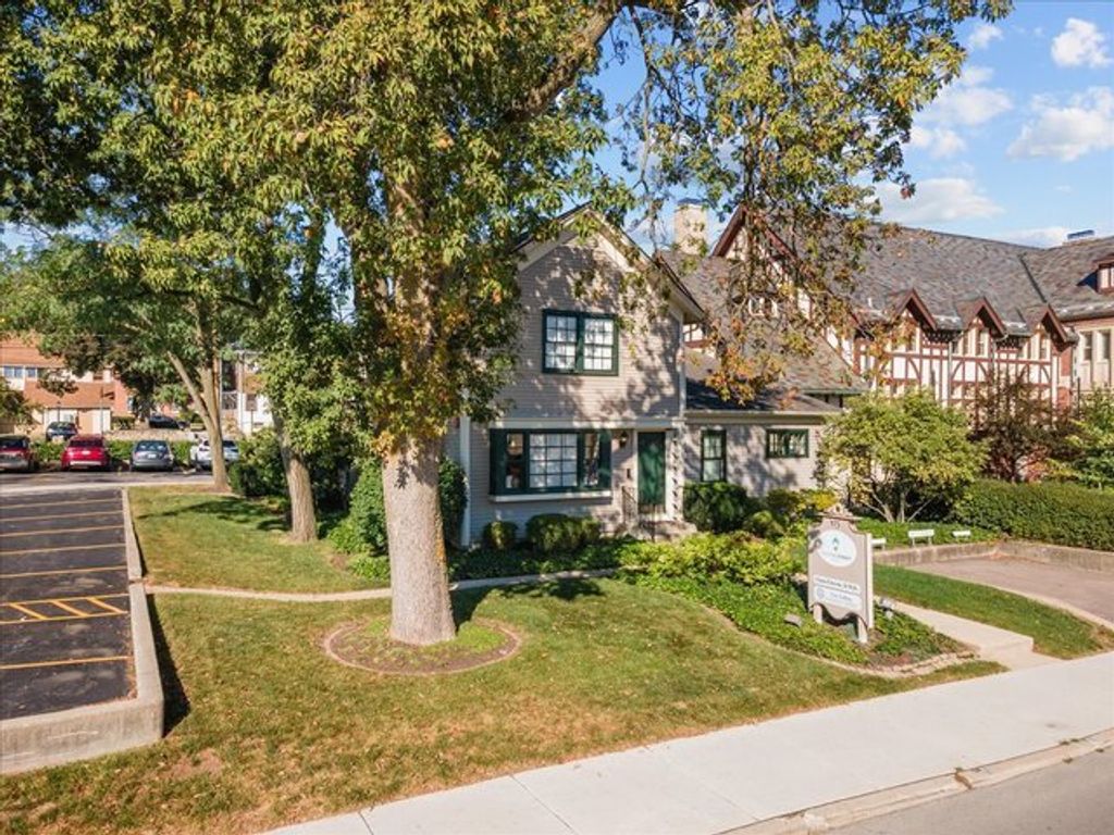 115 S 2nd Street upper, St. Charles, IL 60174