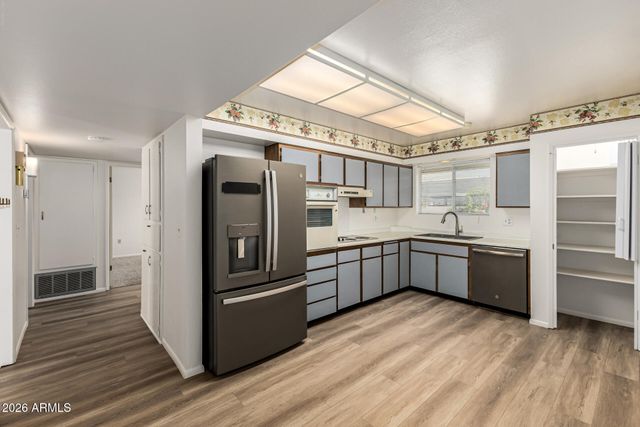 10803 W CAMELOT Circle, Sun City, AZ 85351