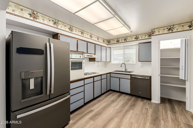 10803 W CAMELOT Circle, Sun City, AZ 85351