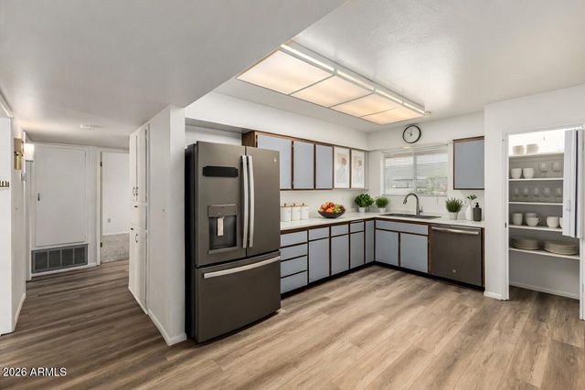 10803 W CAMELOT Circle, Sun City, AZ 85351