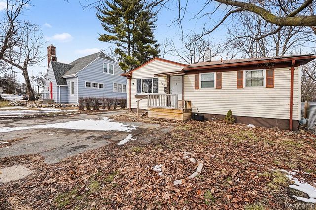 258 Voorheis Street, Pontiac, MI 48341