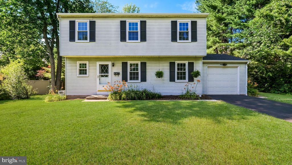 21 BELMONT SQ, Doylestown, PA 18901