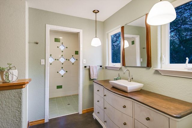 200 WINDMILL OAKS DR, Wimberley, TX 78676