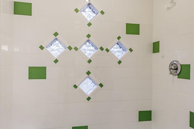 200 WINDMILL OAKS DR, Wimberley, TX 78676