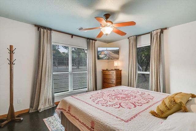 200 WINDMILL OAKS DR, Wimberley, TX 78676