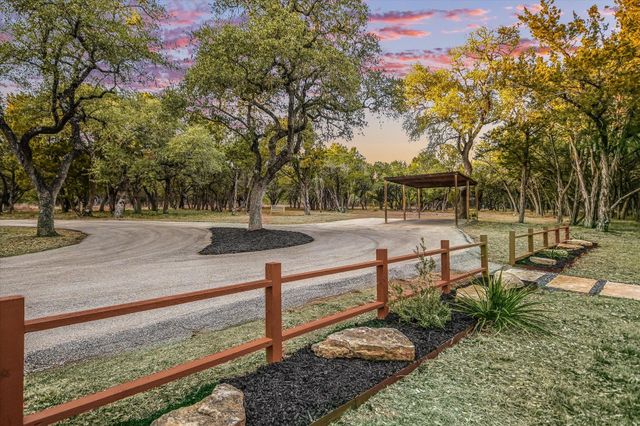 200 WINDMILL OAKS DR, Wimberley, TX 78676