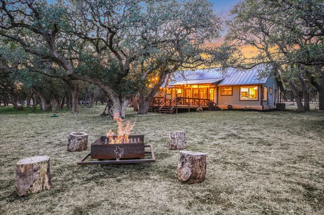 200 WINDMILL OAKS DR, Wimberley, TX 78676