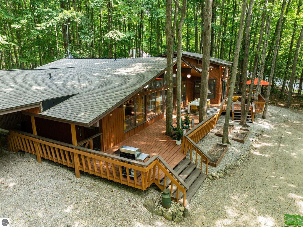 Image 5 of property listing at 5811 East Village Drive, Bellaire, MI 49615