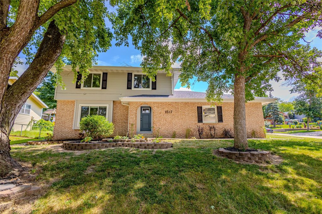 1517 NW 104th Street, Clive, IA 50325