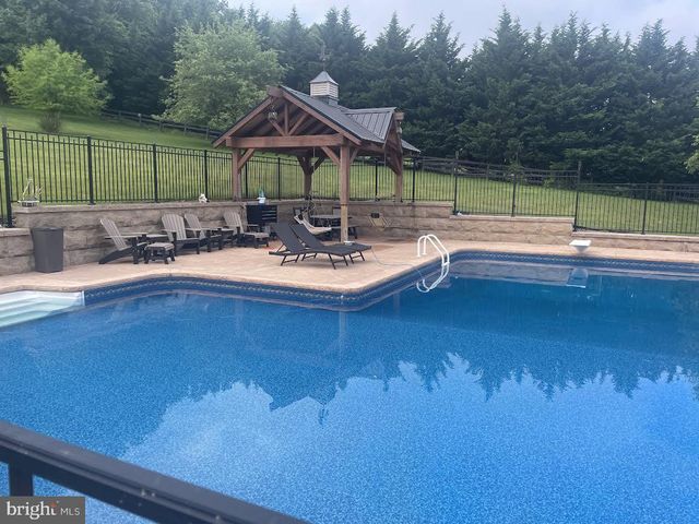 530 BAIRS MILL RD, Wrightsville, PA 17368