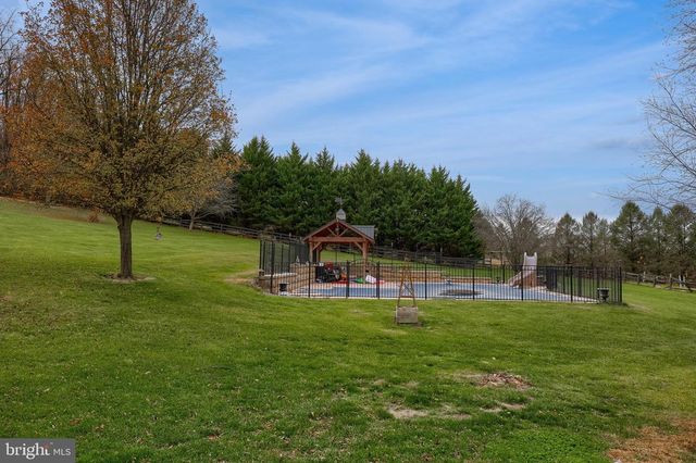 530 BAIRS MILL RD, Wrightsville, PA 17368