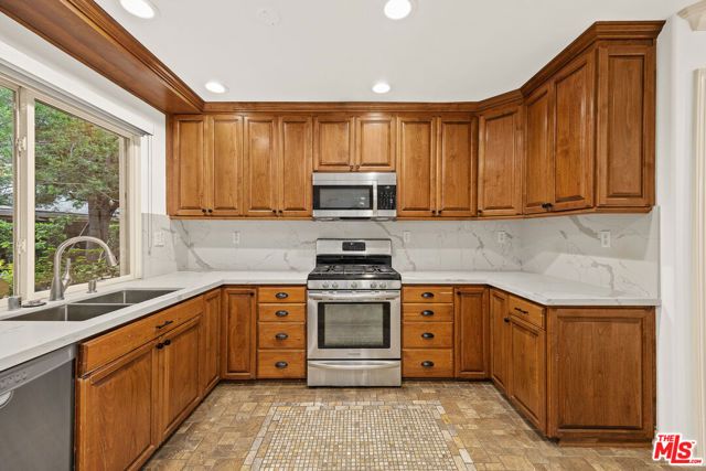 272 N Chester Avenue 101, Pasadena, CA 91106