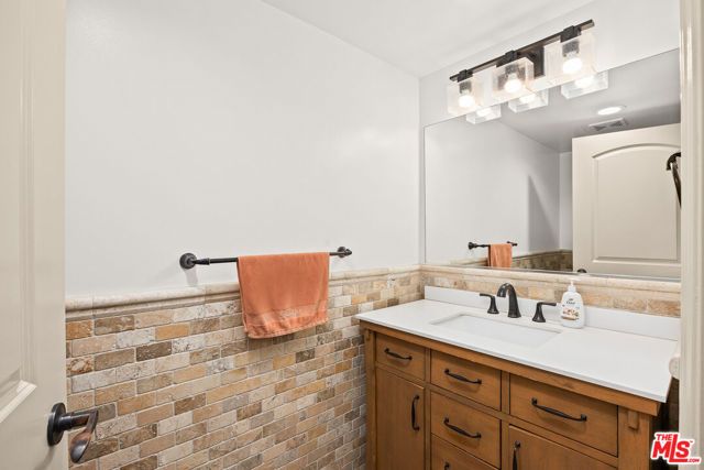 272 N Chester Avenue 101, Pasadena, CA 91106