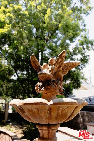 272 N Chester Avenue 101, Pasadena, CA 91106