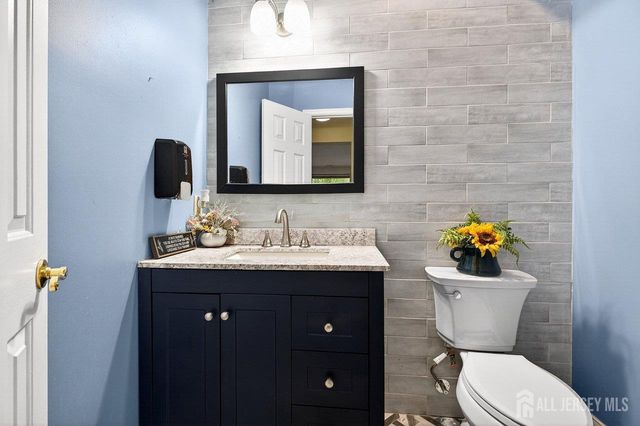 64 Ashford Drive, Plainsboro, NJ 08536