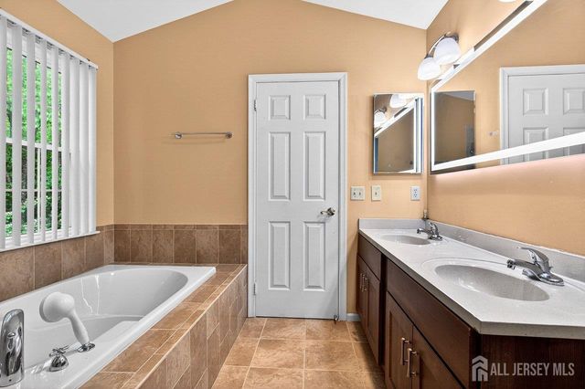 64 Ashford Drive, Plainsboro, NJ 08536
