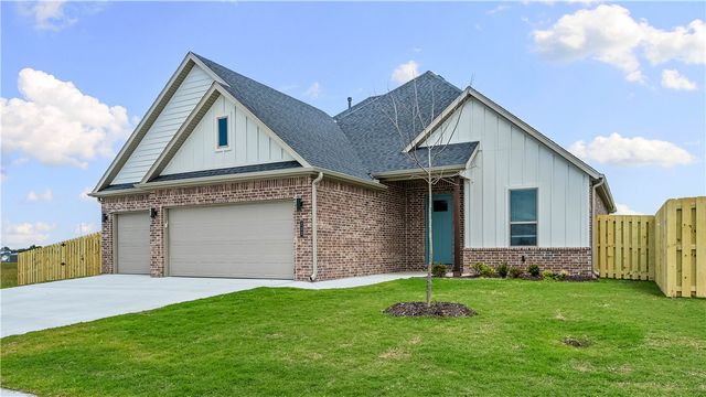 732 Jenison Road, Tontitown, AR 72762