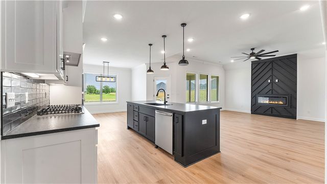 732 Jenison Road, Tontitown, AR 72762