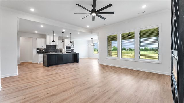 732 Jenison Road, Tontitown, AR 72762