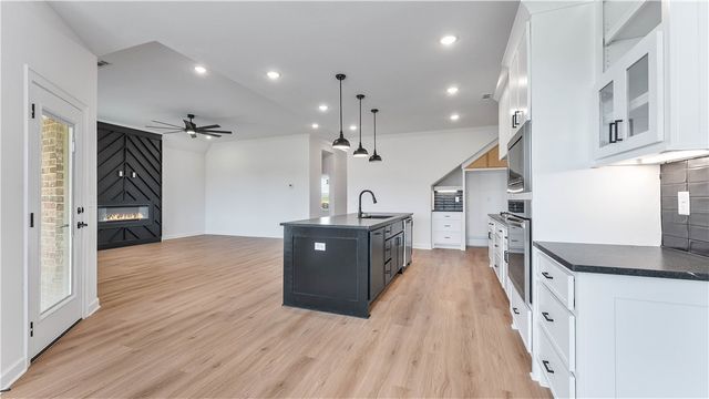 732 Jenison Road, Tontitown, AR 72762