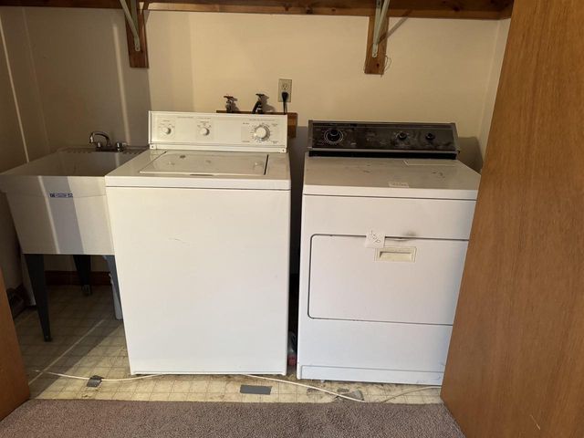 2411 E West Hart Road, Beloit, WI 53511