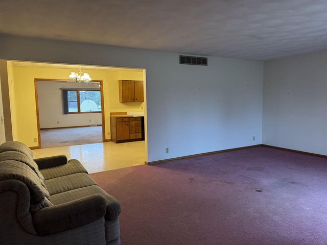 2411 E West Hart Road, Beloit, WI 53511