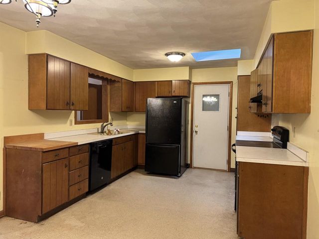 2411 E West Hart Road, Beloit, WI 53511