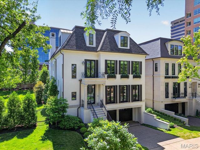 136 N Brentwood Boulevard, Clayton, MO 63105