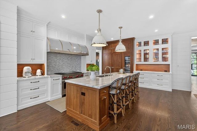 136 N Brentwood Boulevard, Clayton, MO 63105