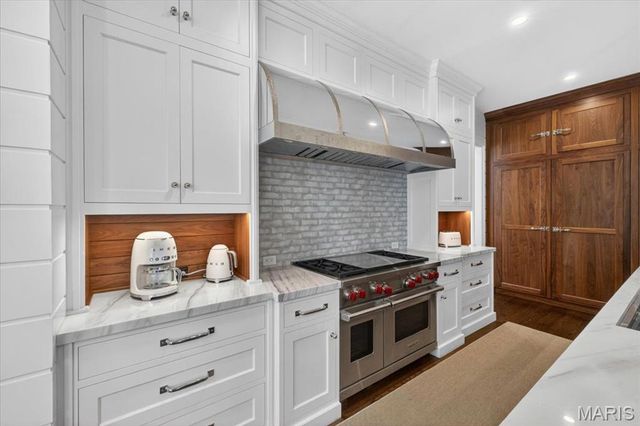136 N Brentwood Boulevard, Clayton, MO 63105