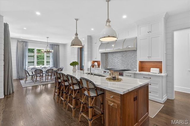 136 N Brentwood Boulevard, Clayton, MO 63105