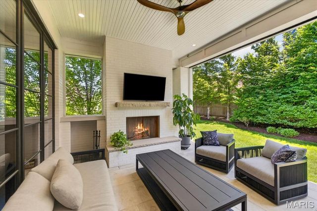 136 N Brentwood Boulevard, Clayton, MO 63105