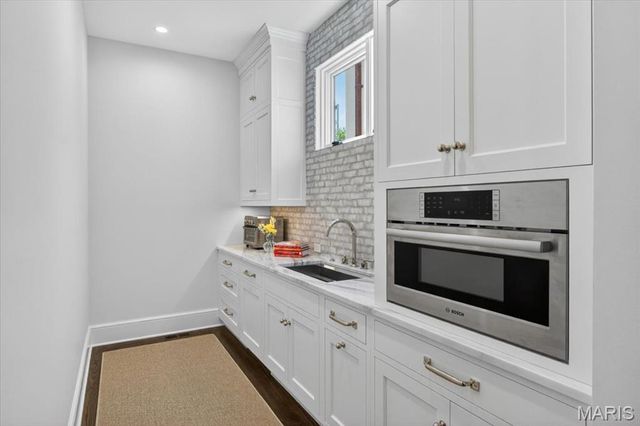 136 N Brentwood Boulevard, Clayton, MO 63105