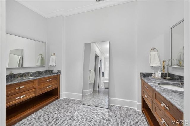 136 N Brentwood Boulevard, Clayton, MO 63105