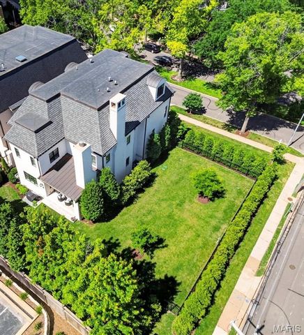 136 N Brentwood Boulevard, Clayton, MO 63105