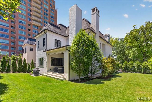 136 N Brentwood Boulevard, Clayton, MO 63105