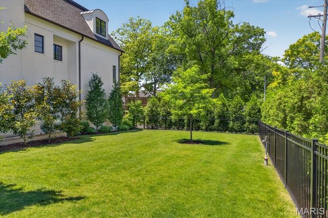 136 N Brentwood Boulevard, Clayton, MO 63105