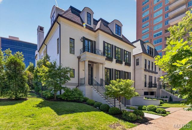 136 N Brentwood Boulevard, Clayton, MO 63105