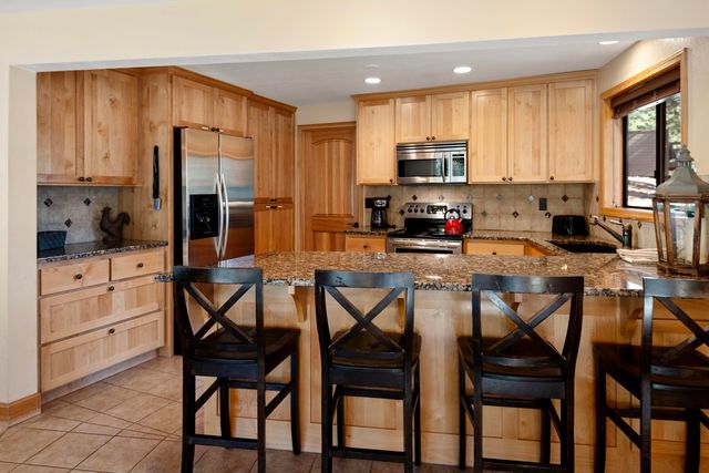 17905 Rhododendron Lane, Sunriver, OR 97707