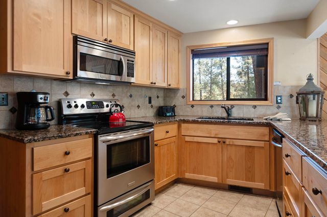 17905 Rhododendron Lane, Sunriver, OR 97707