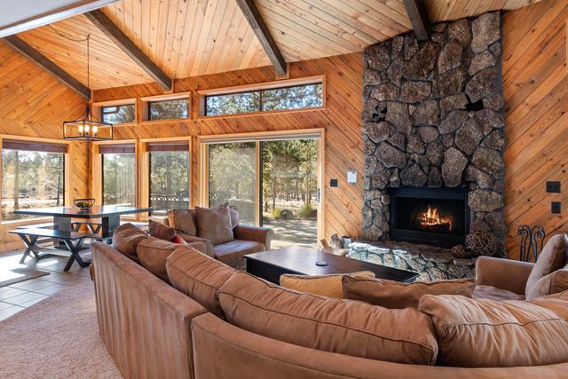 17905 Rhododendron Lane, Sunriver, OR 97707