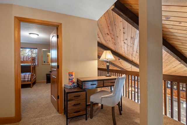 17905 Rhododendron Lane, Sunriver, OR 97707