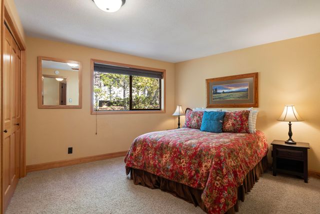 17905 Rhododendron Lane, Sunriver, OR 97707