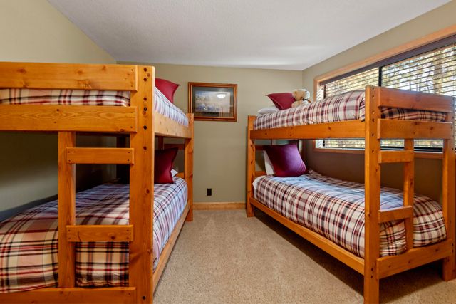 17905 Rhododendron Lane, Sunriver, OR 97707