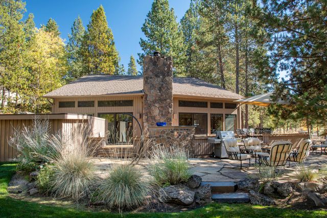 17905 Rhododendron Lane, Sunriver, OR 97707