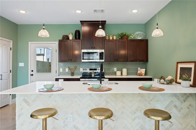 102 33rd W, Bryan, TX 77803