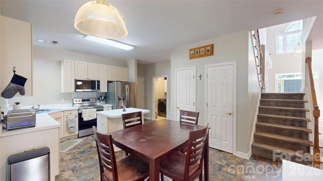 1606 Thornblade Ridge Drive, Matthews, NC 28105