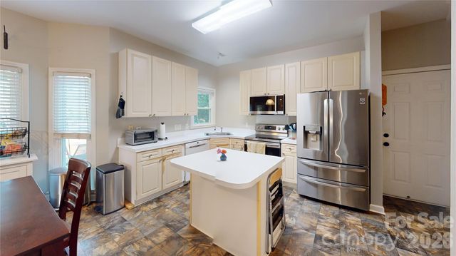 1606 Thornblade Ridge Drive, Matthews, NC 28105